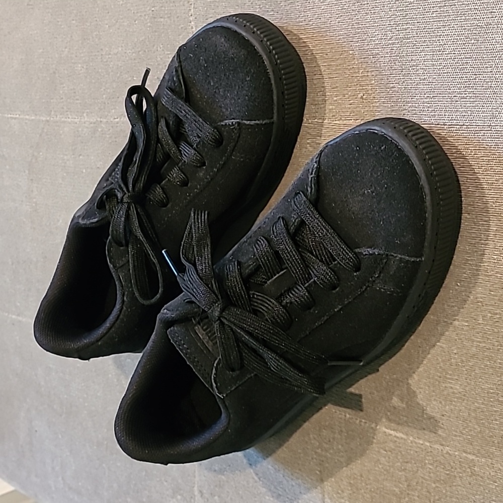 Boys Puma Sneakers like new sz 13